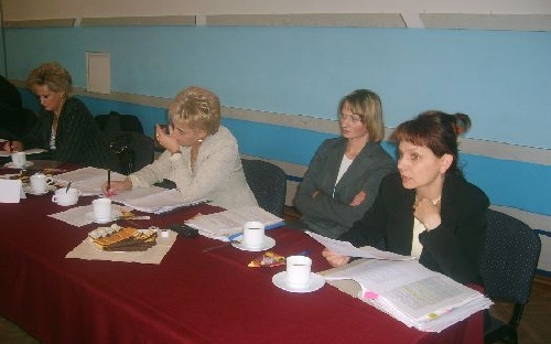 Od prawej Panie: K. Pawluczyk (US), Ewa Harasim (Naczelnik US), Wójt E.Jurkowska-Kawałko i Skarbnik B. Wołyniec